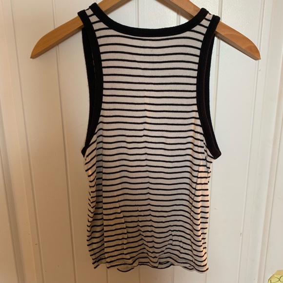 🌵2/$20🌵 High neck tank AE - Picture 2 of 3